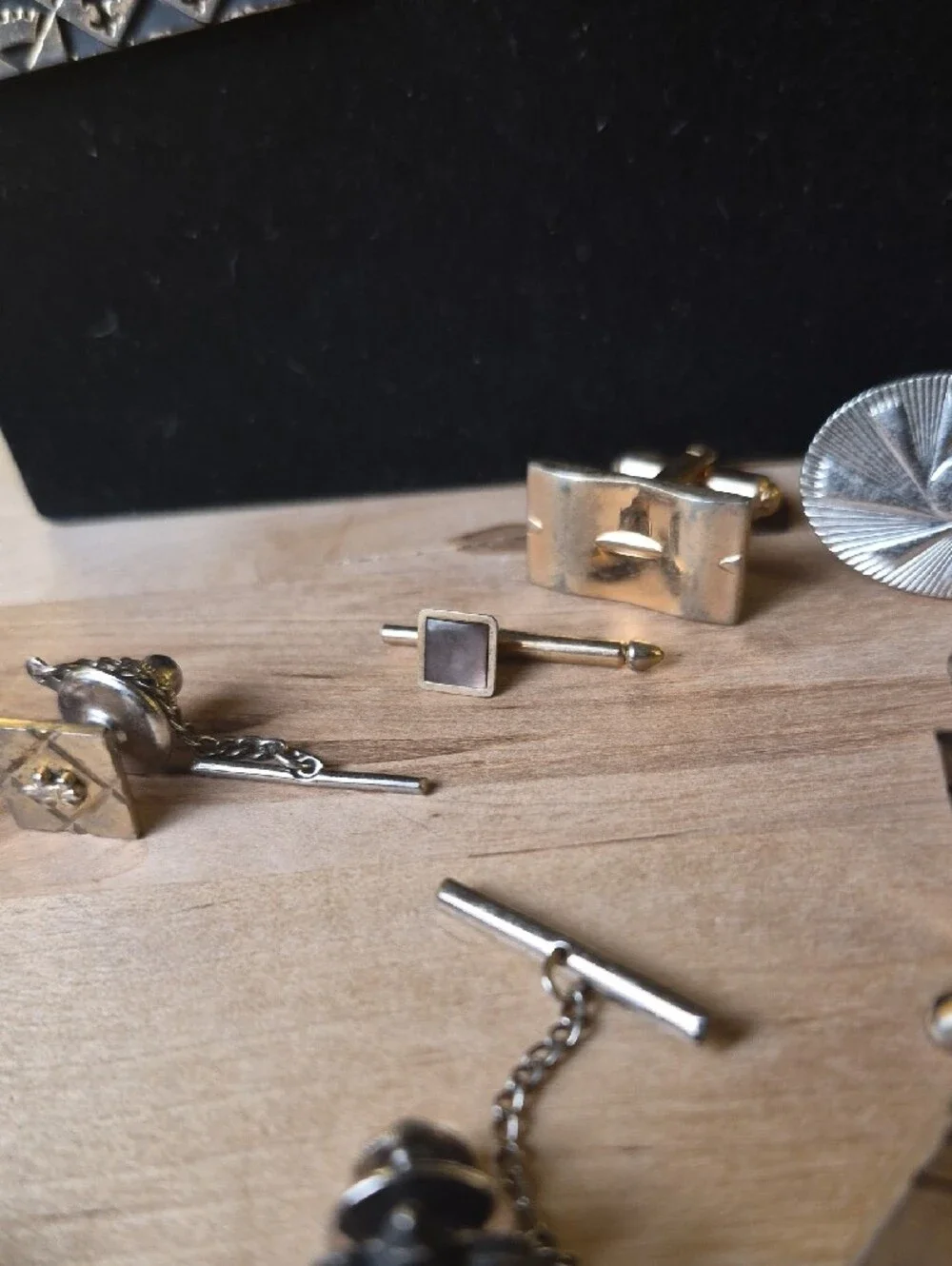 SWANK Gold and Silver Men's Cufflinks & Tie Bars Set
